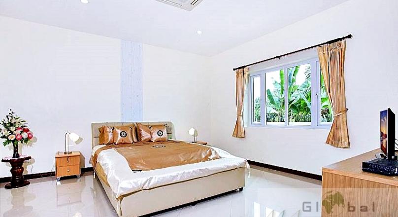 Huay Yai 6-7 bedroom Pool Villa and 3-4-bedroom guest house Pattaya Thailand